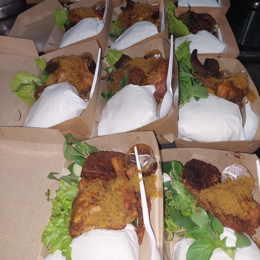 Foto 2 Paket Nasi Ayam Kampung Goreng Laos